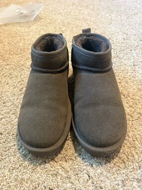 Womens Cozy Slip-On Ankle Boots - grey